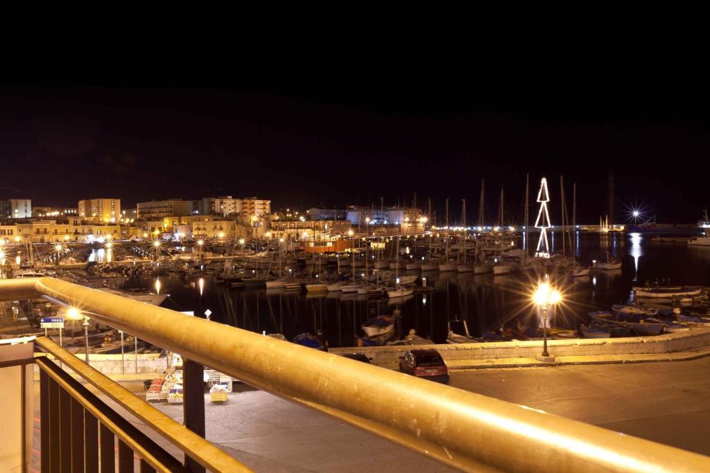 B&B Al Porto Бишелье Экстерьер фото